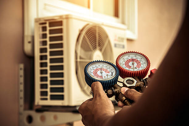 Professional Hvac technician working in Rockford, TN